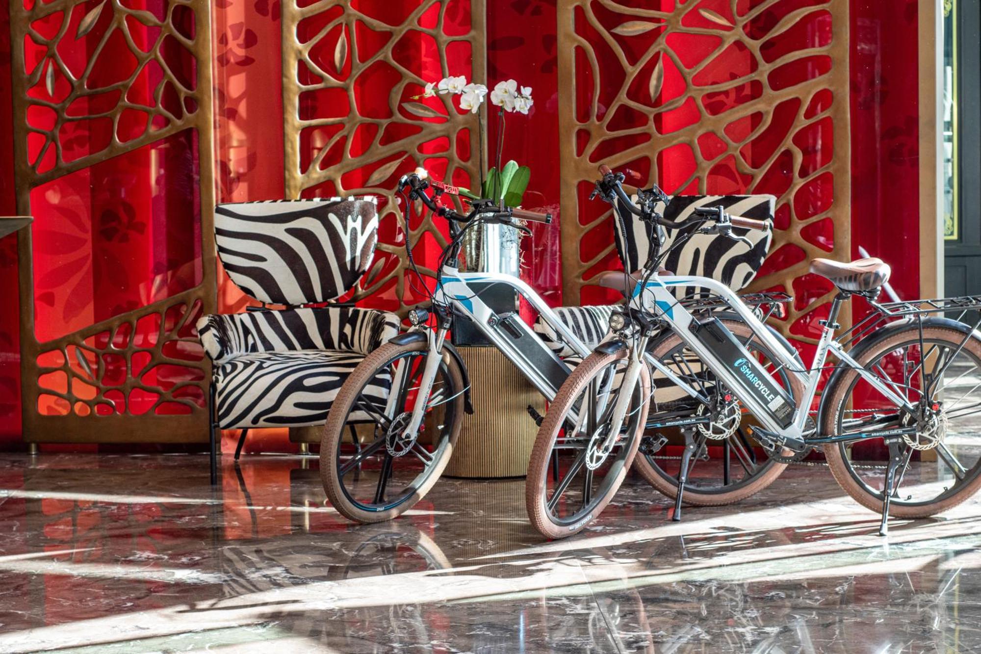 Emporium Hotel South Bank Брісбен Екстер'єр фото Bicycles at the lobby