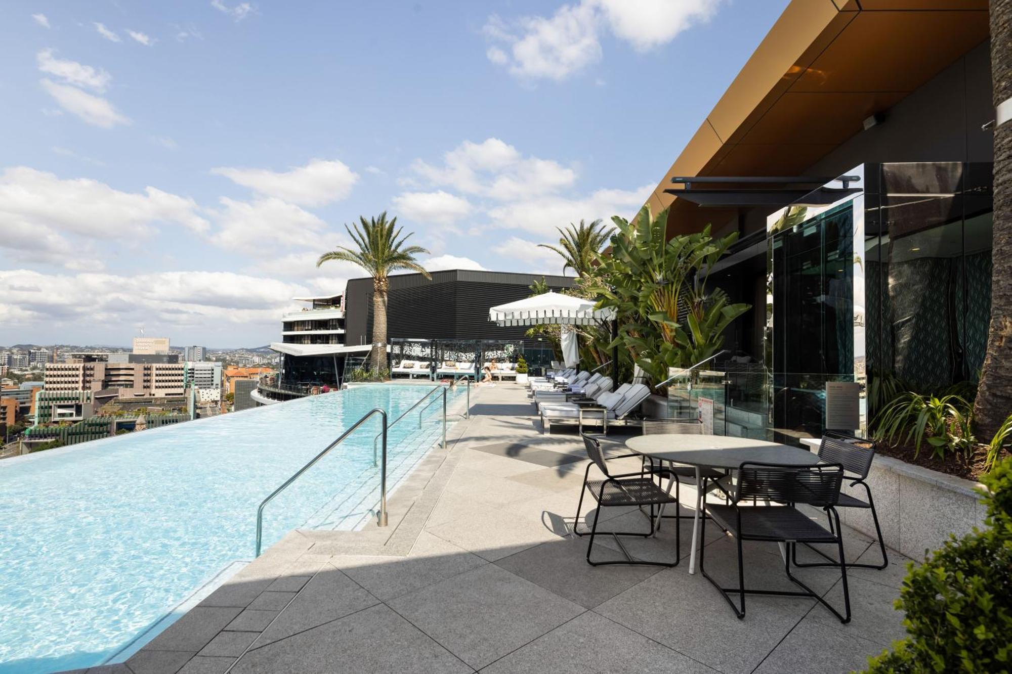 Emporium Hotel South Bank Брісбен Екстер'єр фото The rooftop pool at The Standard