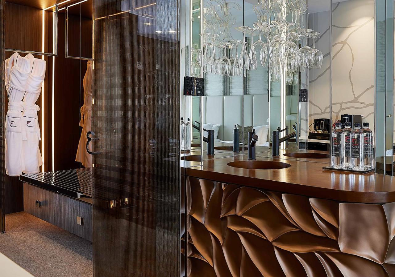 Emporium Hotel South Bank Брісбен Екстер'єр фото The bar at the 100 East 53rd Street location